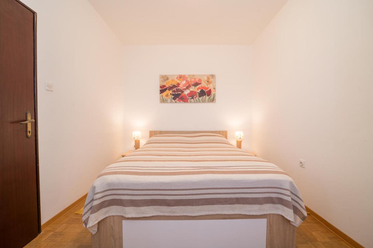 Red Karmenita Apartment Умаг Екстериор снимка