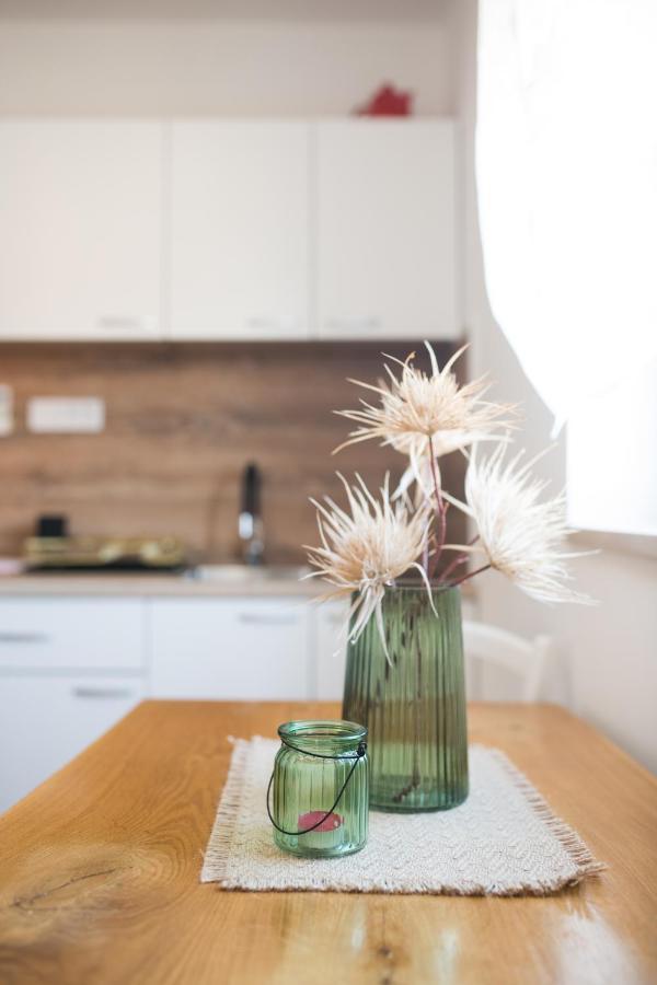 Red Karmenita Apartment Умаг Екстериор снимка