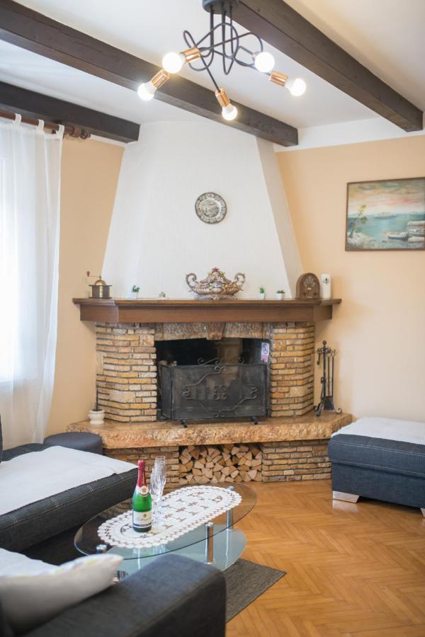 Red Karmenita Apartment Умаг Екстериор снимка