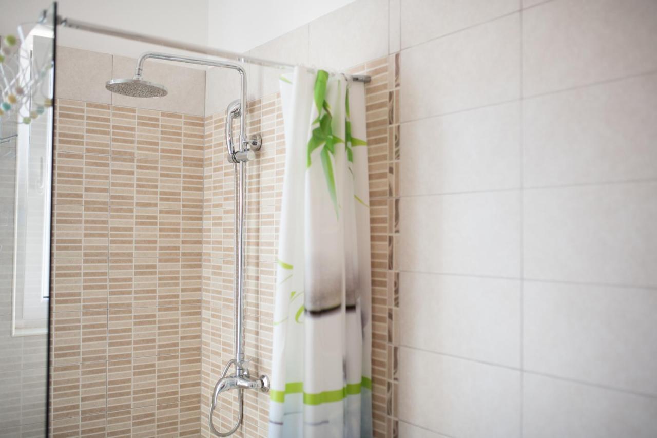 Red Karmenita Apartment Умаг Екстериор снимка