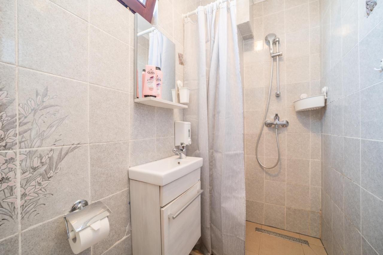 Red Karmenita Apartment Умаг Екстериор снимка