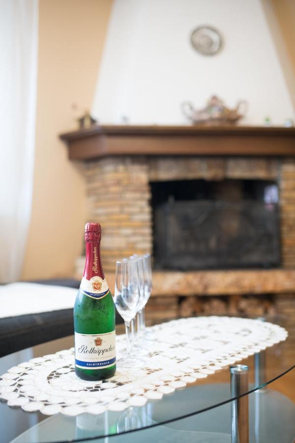 Red Karmenita Apartment Умаг Екстериор снимка