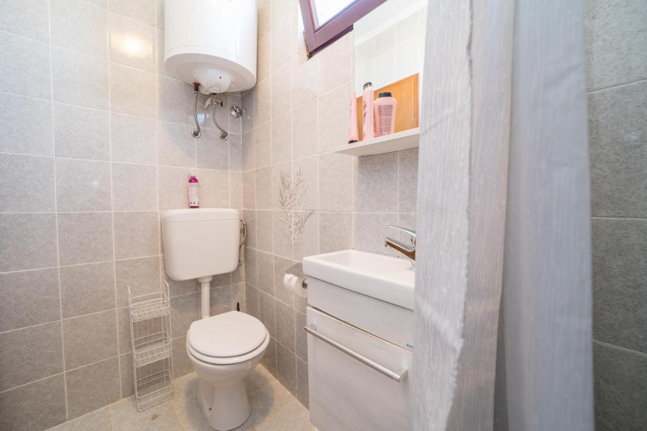 Red Karmenita Apartment Умаг Екстериор снимка
